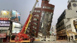 Edificio colapsado en Taiwán tras potente terremoto