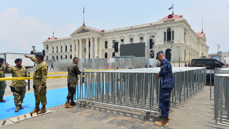 Preparativos para toma de posesin en el centro historico de San Salvador