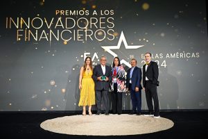 Grupo Autofácil, de Grupo Poma, recibe premios de Fintech Américas