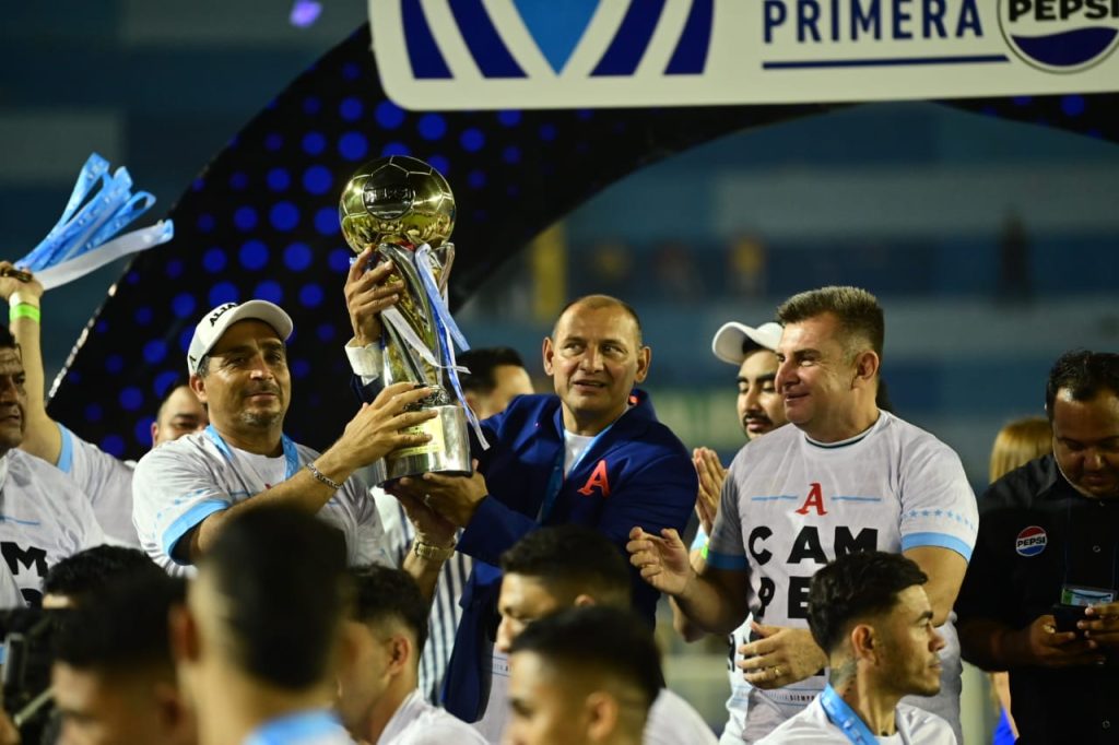 Alianza celebra el titulo de campeon