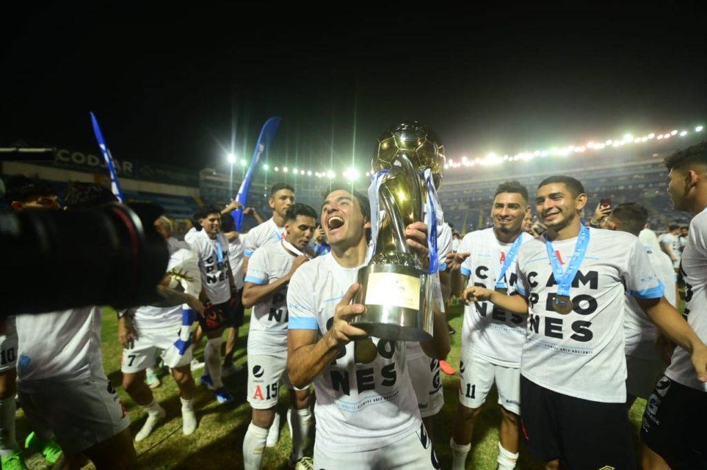 Alianza celebra el titulo de campeon