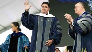 Monseñor Evelio Menjívar recibió doctorado de Universidad de Georgetown
