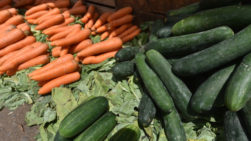 Suben de precio frutas y verduras en mercado