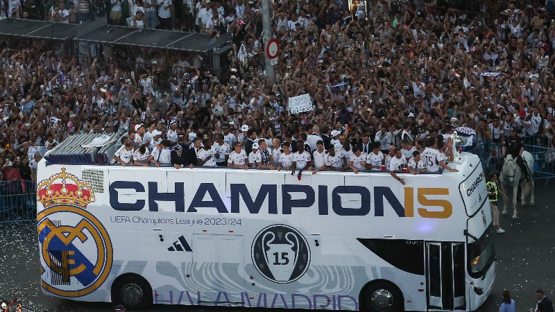 Bandera El Salvador festejos Real Madrid campeon Champions League