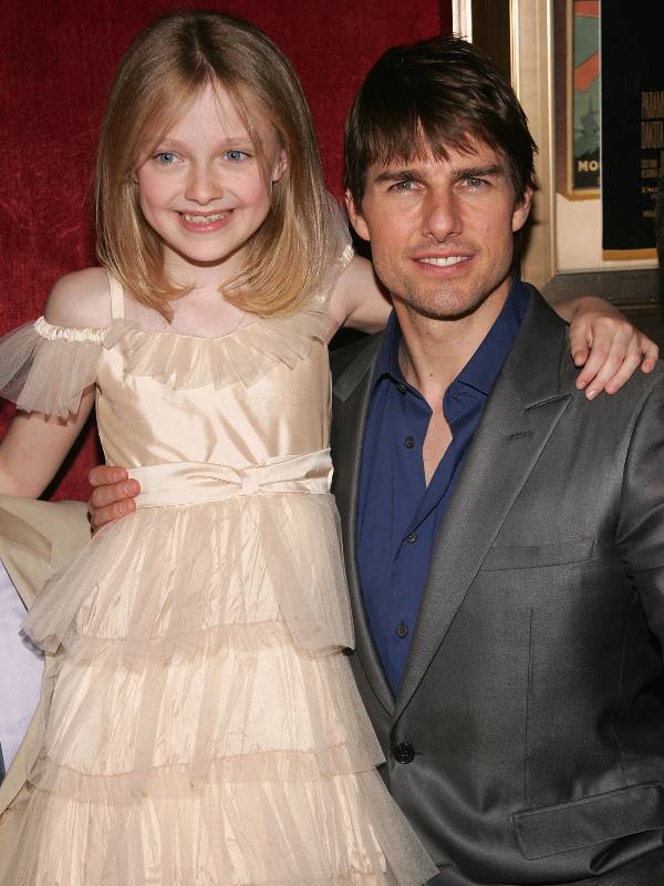 Dakota Fanning con Tom Cruise en premiere La guerra de los mundos