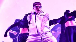 Peso Pluma actúa en Coachella 2024