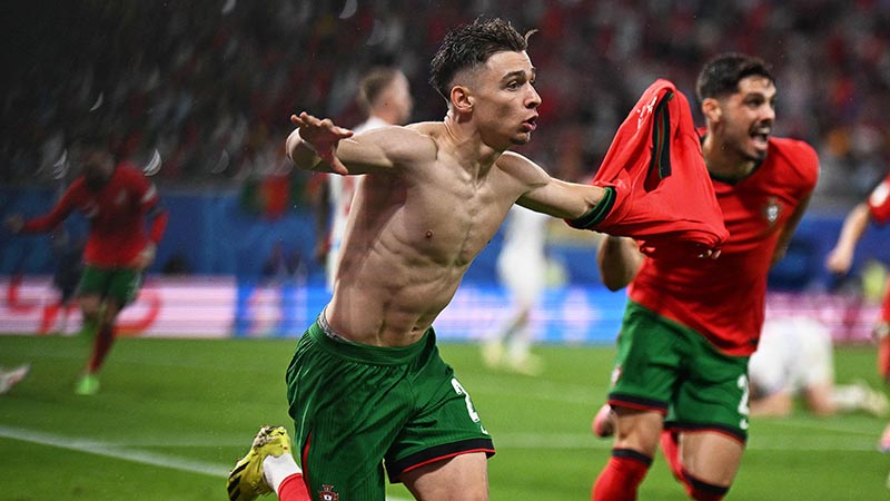 Portugal e Turquia triunfaram com sofrimento na estreia na Taça dos Campeões Europeus