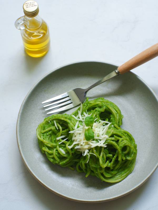 Espagueti con pesto de espinacas