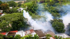 Fumigacion aerea helicoptero dengue FAES