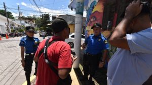 Retención de periodistas de El Diario de Hoy por agentes del CAM