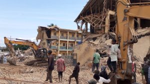 Al menos 21 muertos y decenas de heridos en el derrumbe de una escuela en Nigeria