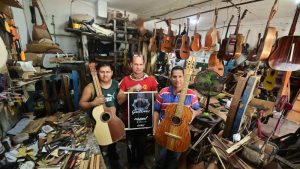 Viejo taller de guitarras en el centro de San Salvador