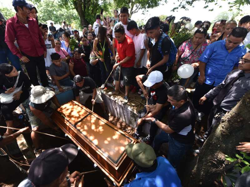 18EDC Entierro de niños soterrados de Apopa MLE_5331