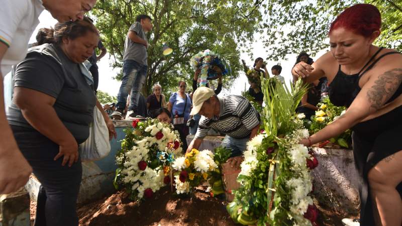 18EDC Entierro de niños soterrados de Apopa MLE_5331