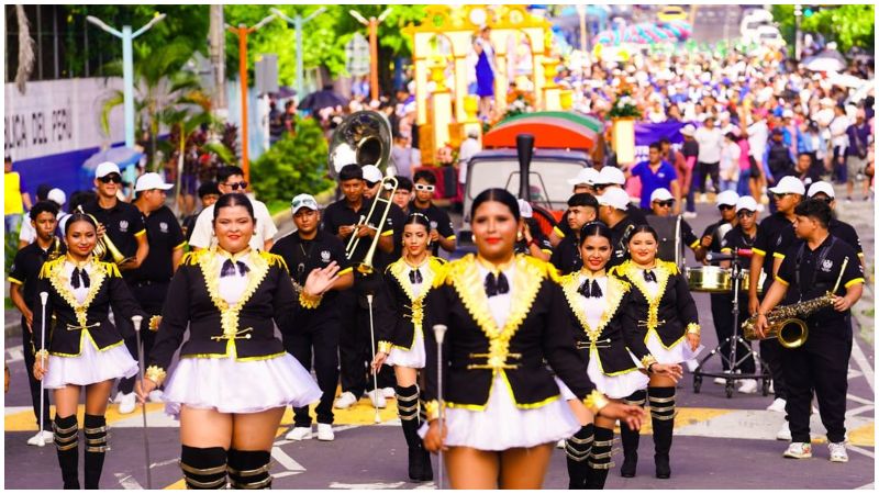 Desfile correo- Mejicanos