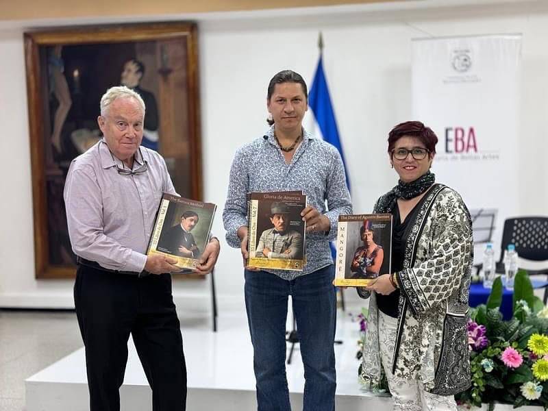 Entrega de libros en la Matias