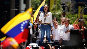 María Corina Machado llega a Oslo para recibir el Premio Nobel de la Paz, en medio de tensiones con el Gobierno venezolano.