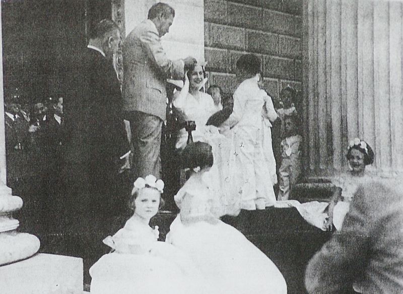 Pachita Tennant, primera reina de las fiestas patronales de San Salvador.