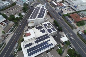 Laboratorios Suizos invierte $500,000 en planta de energía solar