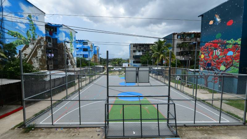 Edificios de la Colonia Zacamil que funcionan como apartamentos, popularmente conocidos como "Los 400". Zacamil, Mejicanos, San Salvador Centro