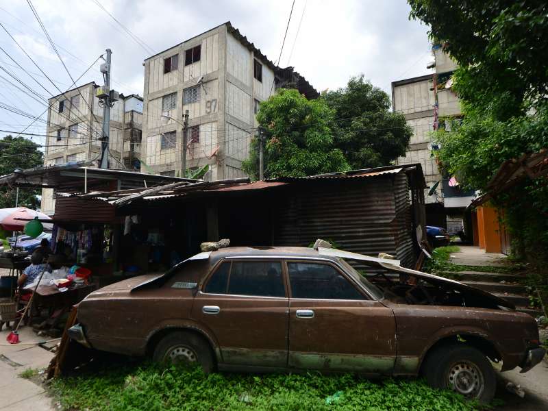 Edificios de la Colonia Zacamil que funcionan como apartamentos, popularmente conocidos como "Los 400". Zacamil, Mejicanos, San Salvador Centro