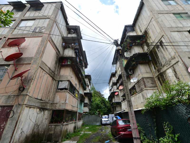 Edificios de la Colonia Zacamil que funcionan como apartamentos, popularmente conocidos como "Los 400". Zacamil, Mejicanos, San Salvador Centro