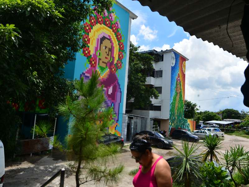 Edificios de la Colonia Zacamil que funcionan como apartamentos, popularmente conocidos como "Los 400". Zacamil, Mejicanos, San Salvador Centro