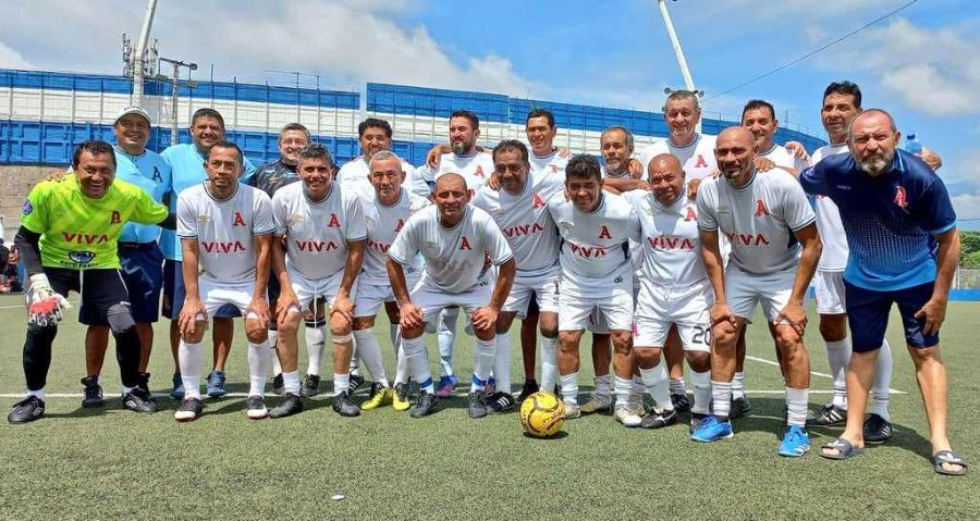 CANCHA Alianza Liga Master Senior campeon Aguila-fotor