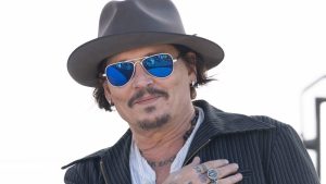 Johnny Depp visita hospital