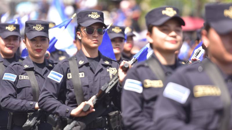 desfile independencia policias