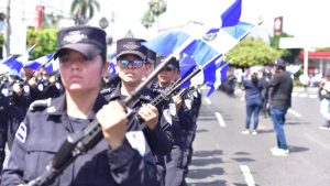 desfile independencia policias