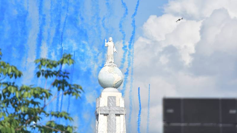 El estudio advierte sobre el impacto de las redes sociales en el bienestar, especialmente entre jóvenes, quienes registran menores niveles de satisfacción con la vida.