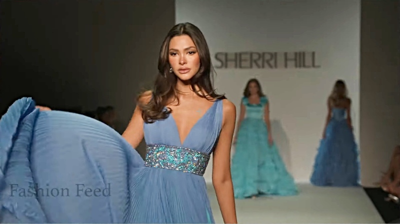 Fátima Cuéllar fue parte del grupo de modelos de la pasarela Primavera Verano 2025 de Sherri Hill. 