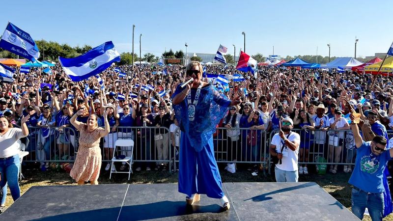 Ligia Morales es otra de las invitadas especiales a este evento que se llena de mucha nostalgia para los salvadoreños. Foto: Facebook oficial