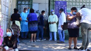 Médicos cuestionan que Gobierno busca especialistas en otros países