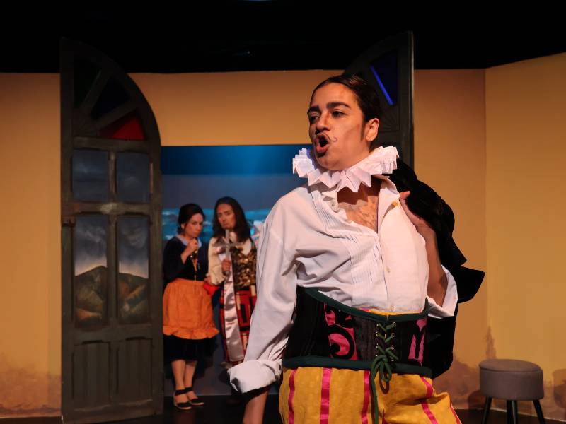 Epifanía de reinas en el Teatro Luis Poma