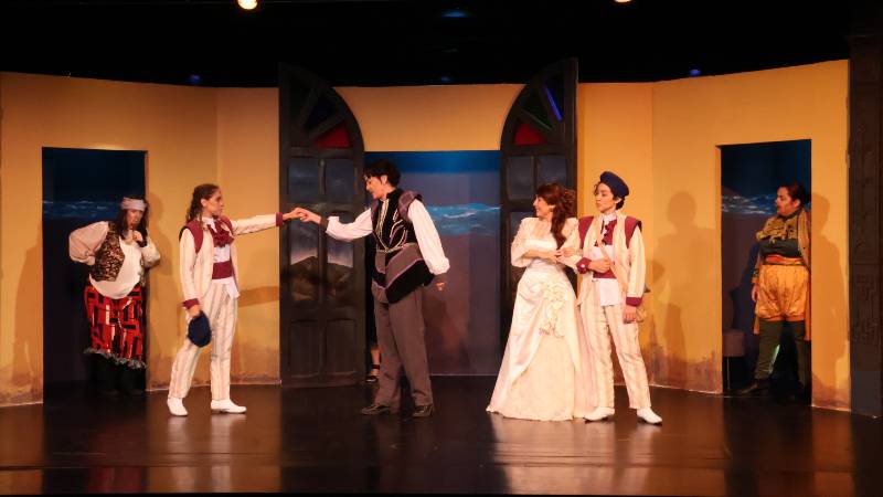 Epifanía de reinas en el Teatro Luis Poma