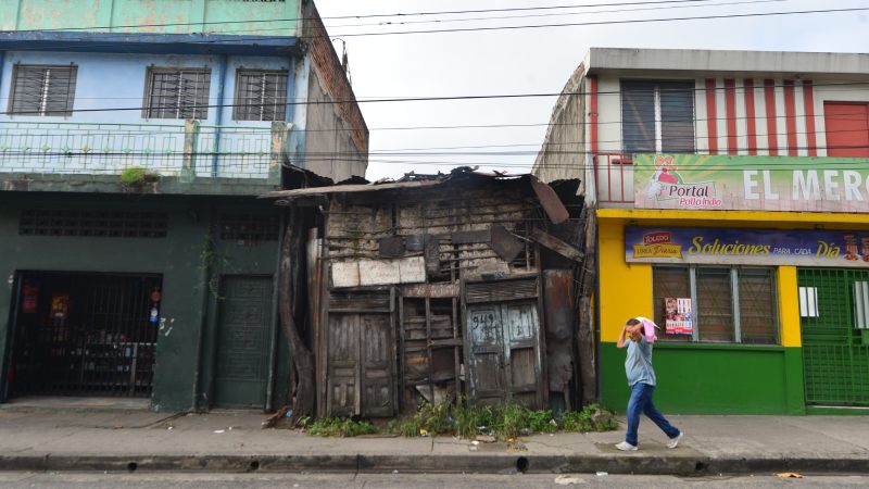 Vivienda en mal estado de los hermanos Gonzlez Gutirrez en El Barrio San Esteban, de San Salvador Centro.