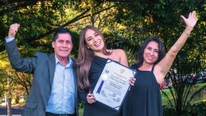 Daniela Ardón se graduó de licenciada