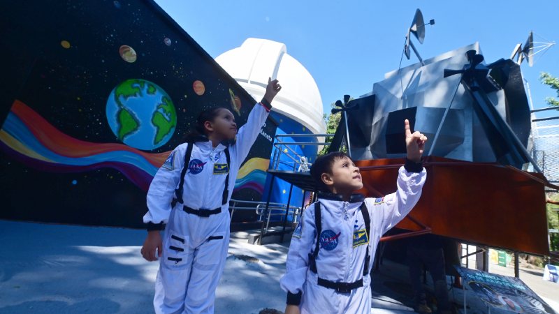 Inauguracion de nuevo planetario en el Museo de los ninos Tin Marin.