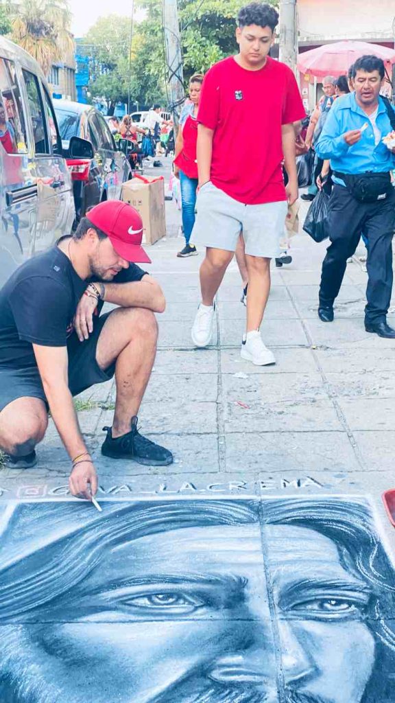 Giovanni Coccia, artista Madonnari en el Centro Histórico de San Salvador