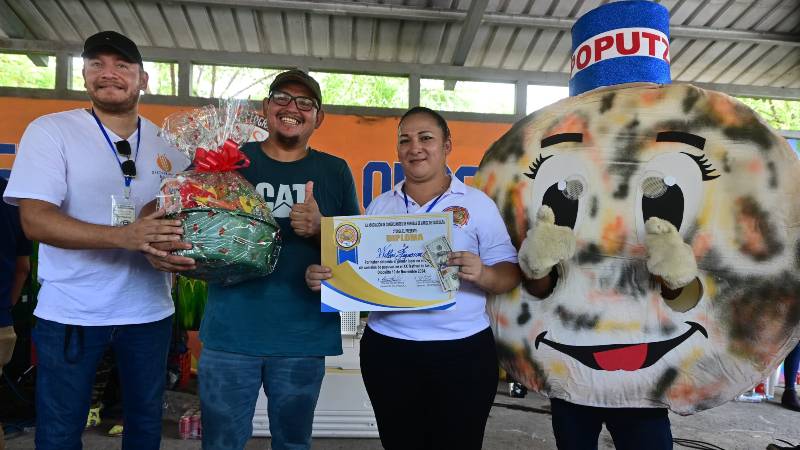 Ganador concurso de comilona de pupusas Olocuilta