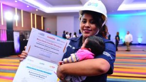 Graduacion Mujeres Electricista