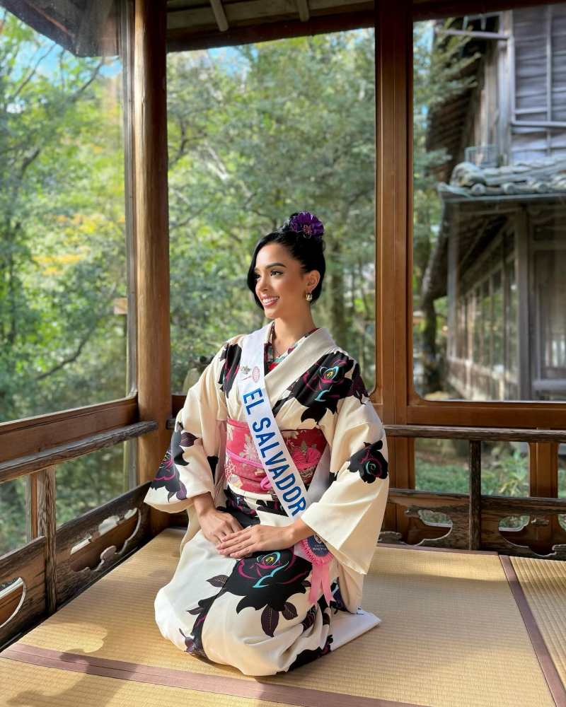 Luciana Martínez con un kimono en Miss Internacional