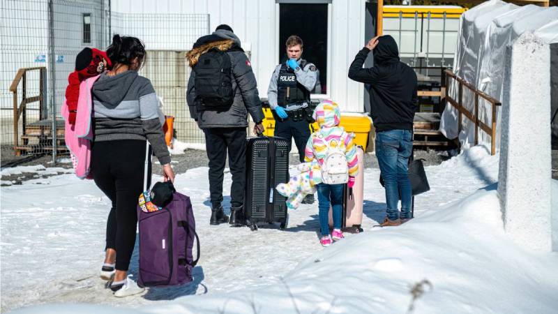 Canadá ajustó su política migratoria y suspendió un programa que permitía a refugiados cualificados incorporarse al mercado laboral del país.