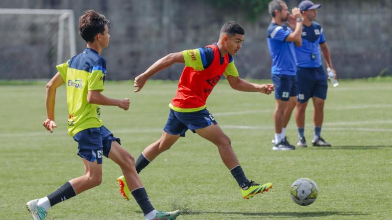 Sub 17 entrenamientos Premundial 2025