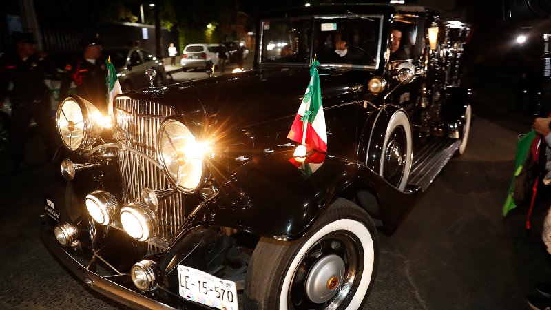 Fotografía de la carroza que transporta el cuerpo de la actriz Silvia Pinal, fallecida este jueves, en Ciudad de México (México). Foto: EFE