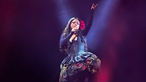 mon laferte primer concierto el salvador