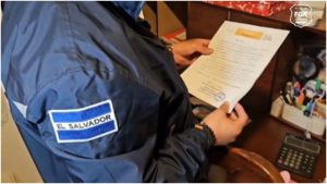 Policías en allanamiento