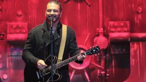 Ricardo Arjona trae nueva música.